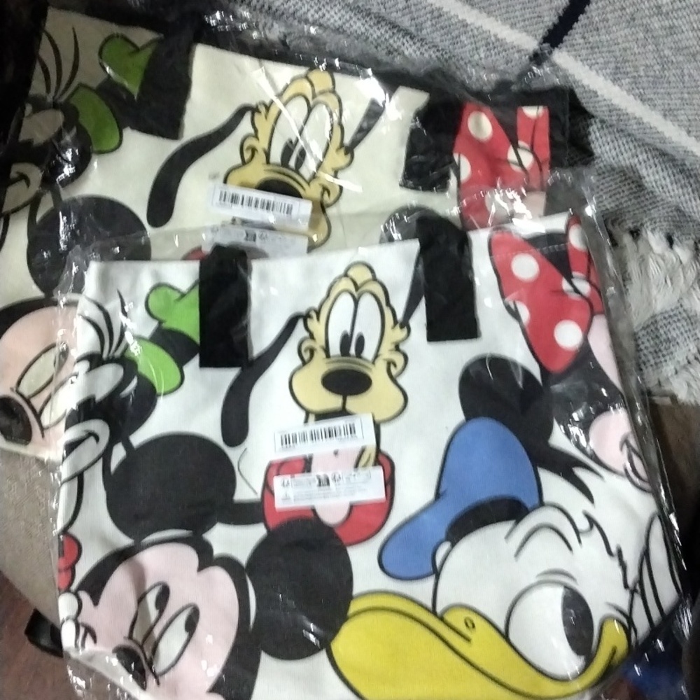 🎄Disney tote bags.